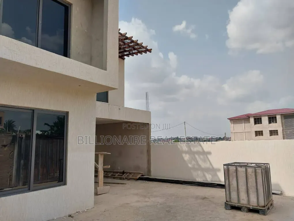 4bdrm Duplex in Kotei Deduako, Kumasi Metropolitan for sale