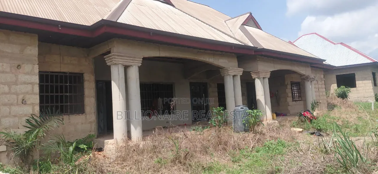 6bdrm House in Atonsu 9, Kumasi Metropolitan for sale