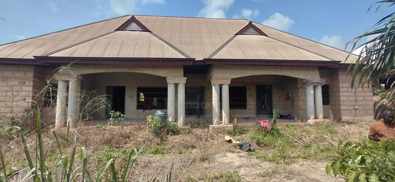 6bdrm House in Atonsu 9, Kumasi Metropolitan for sale