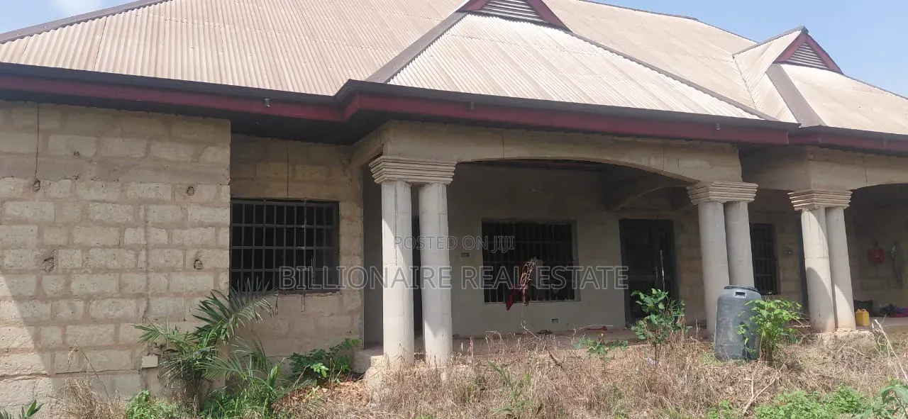 6bdrm House in Atonsu 9, Kumasi Metropolitan for sale
