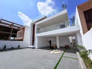 5bdrm Duplex in Ashaley Botwe, School Junction for sale