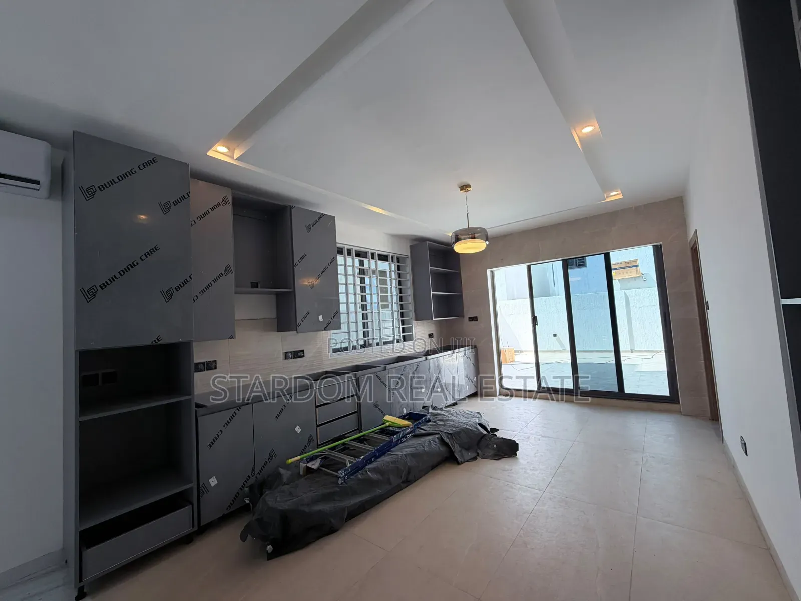 5bdrm Duplex in Ashaley Botwe, School Junction for sale