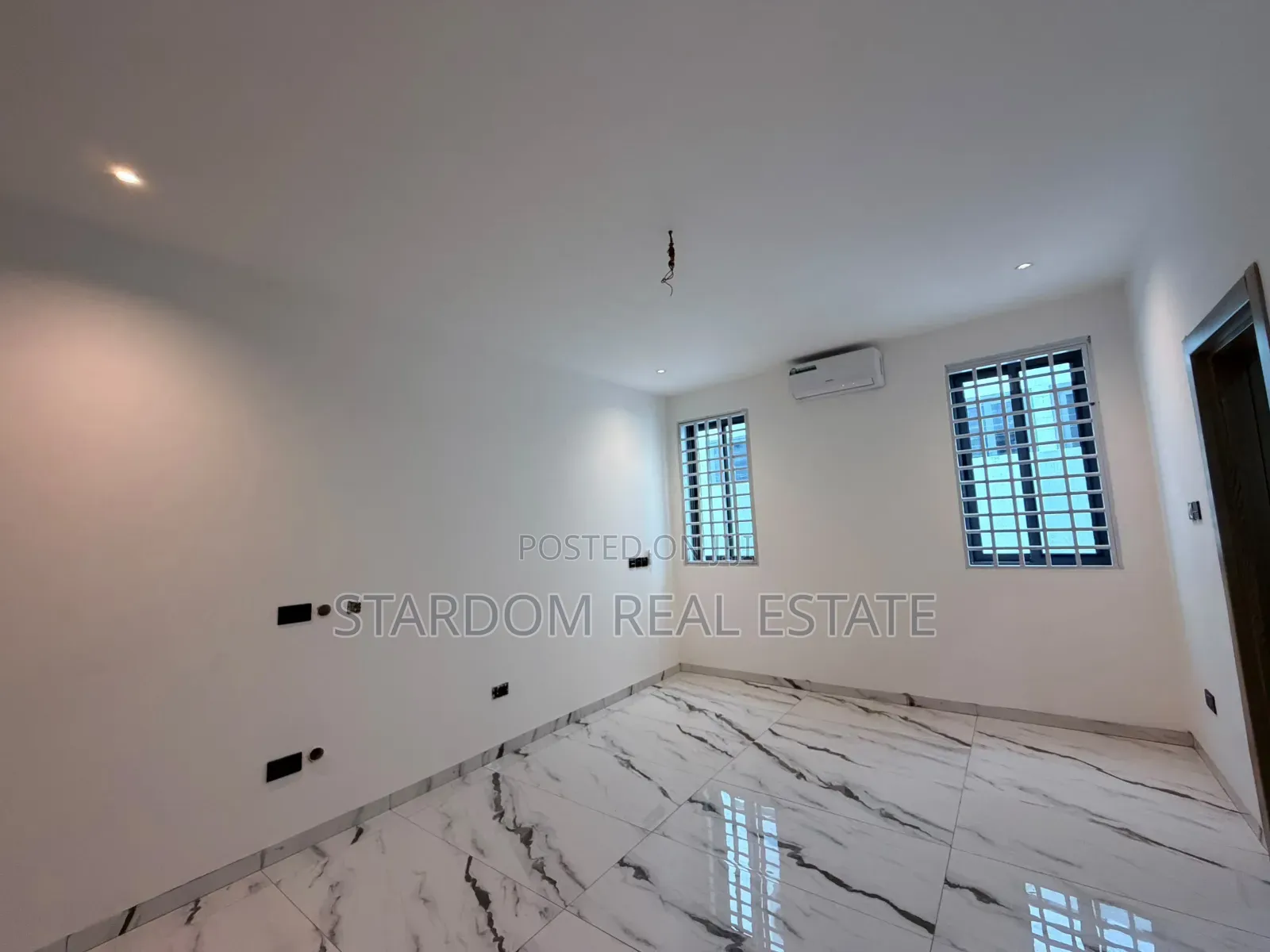 5bdrm Duplex in Ashaley Botwe, School Junction for sale