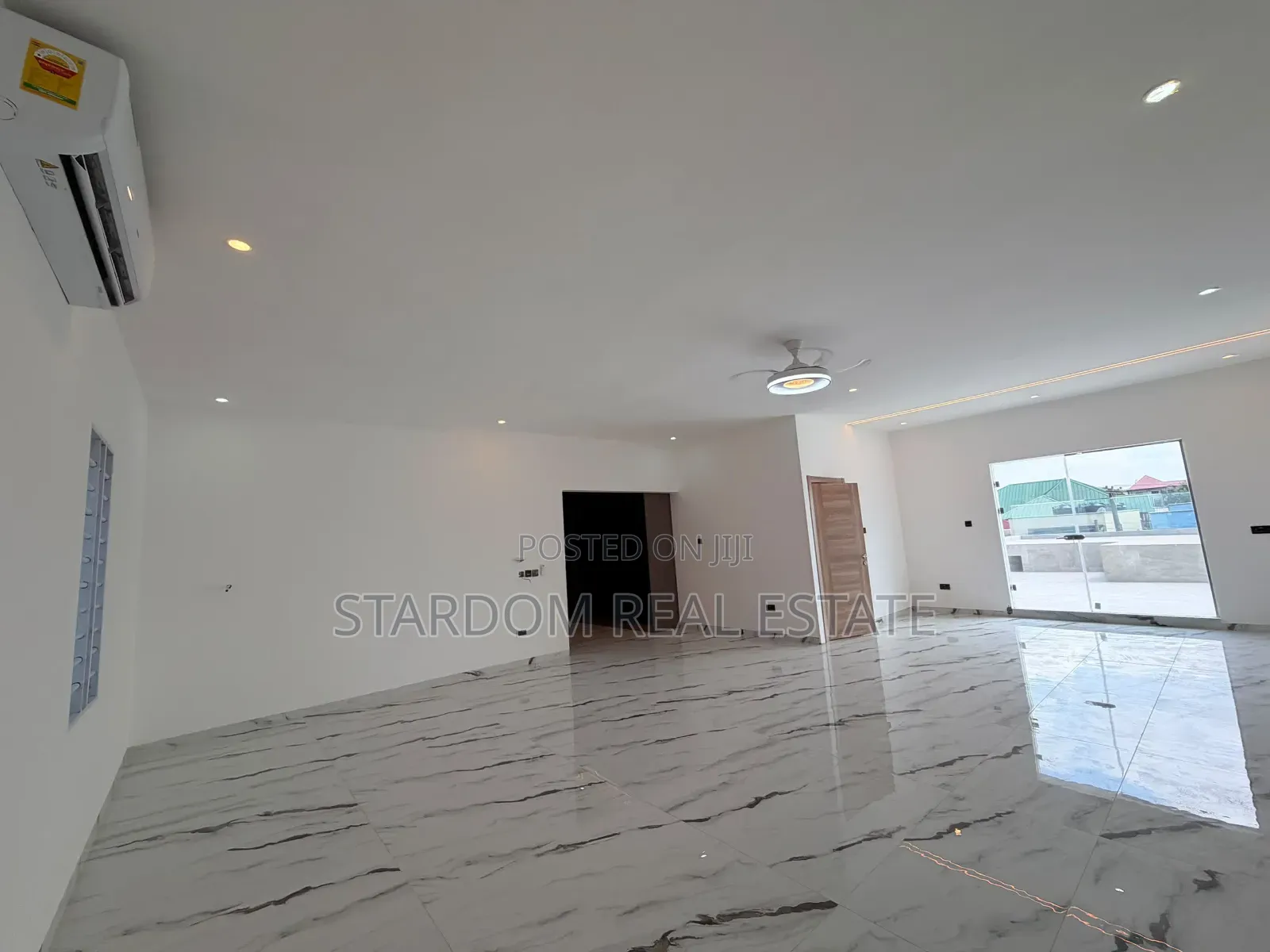 5bdrm Duplex in Ashaley Botwe, School Junction for sale