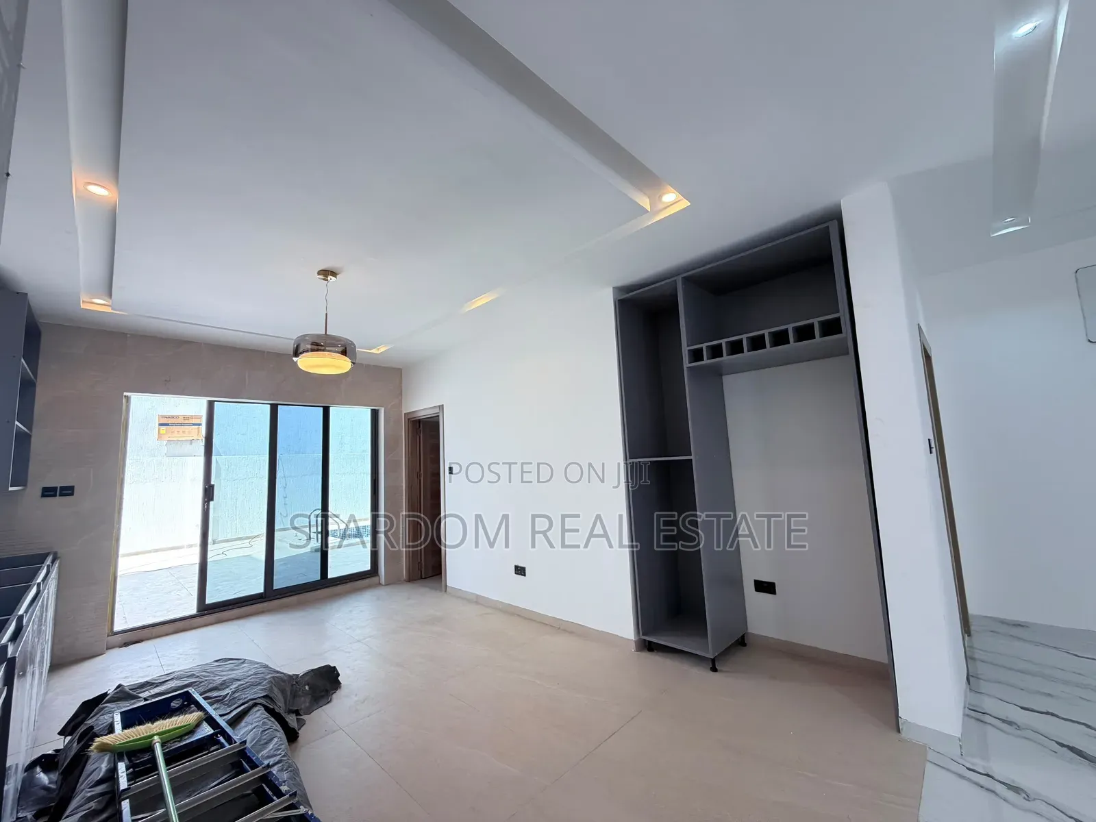 5bdrm Duplex in Ashaley Botwe, School Junction for sale