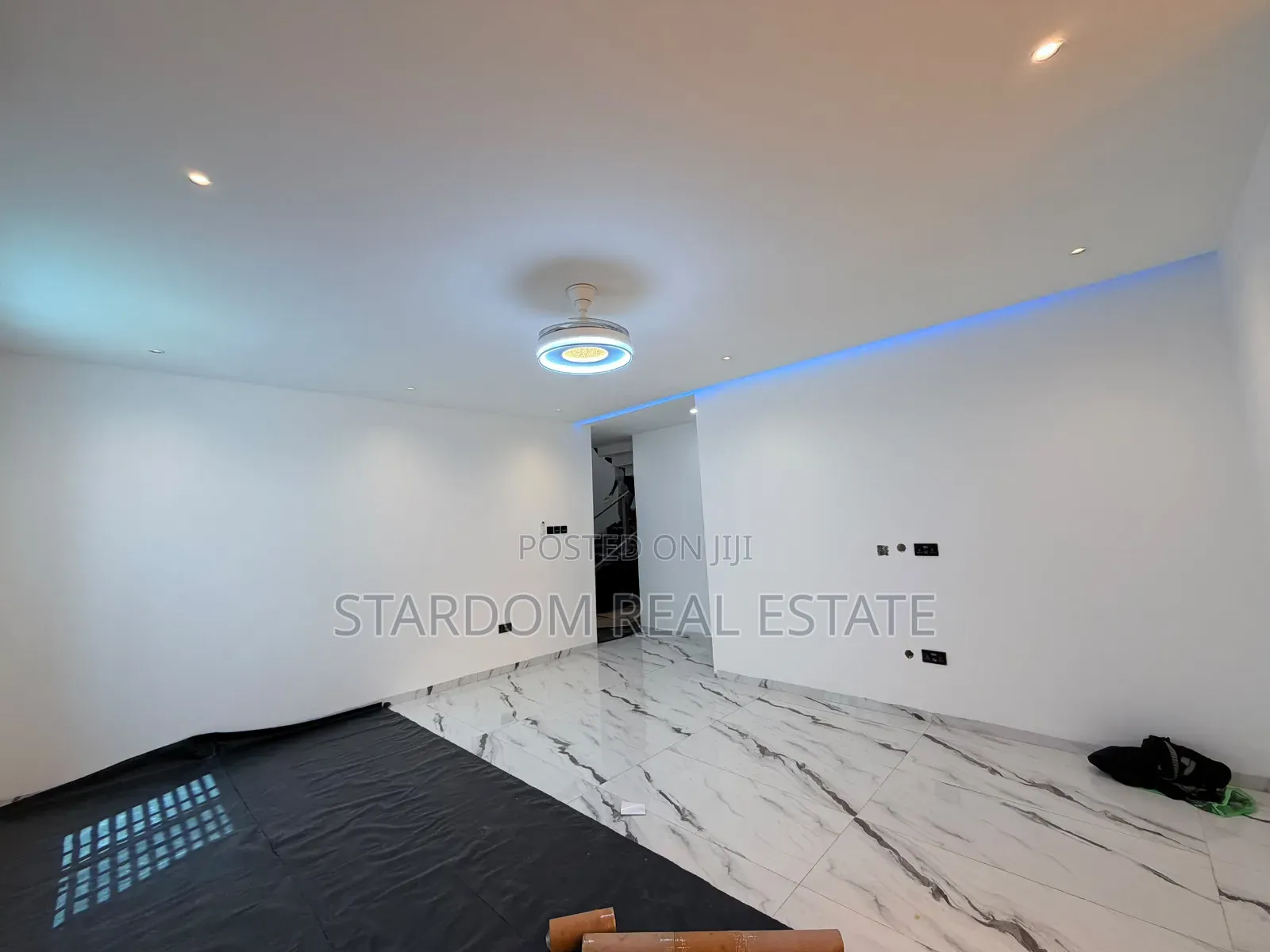5bdrm Duplex in Ashaley Botwe, School Junction for sale