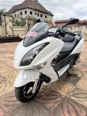 Yamaha Majesty 2012 White