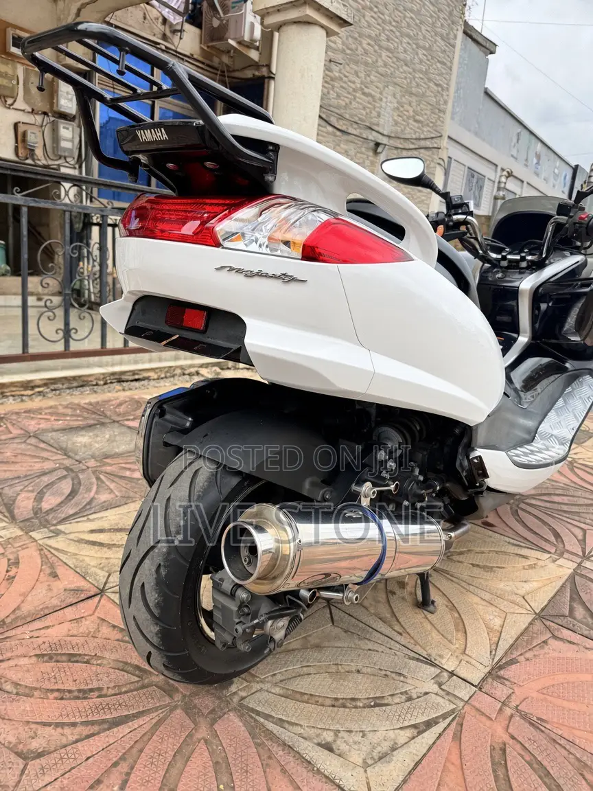 Yamaha Majesty 2012 White