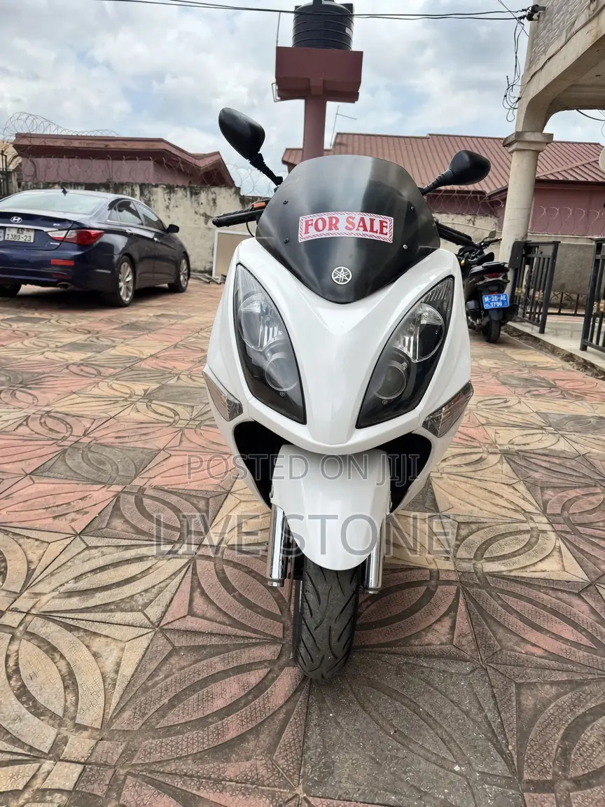 Yamaha Majesty 2012 White
