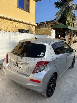 Toyota Vitz 1.3 FWD 5dr 2012 Silver