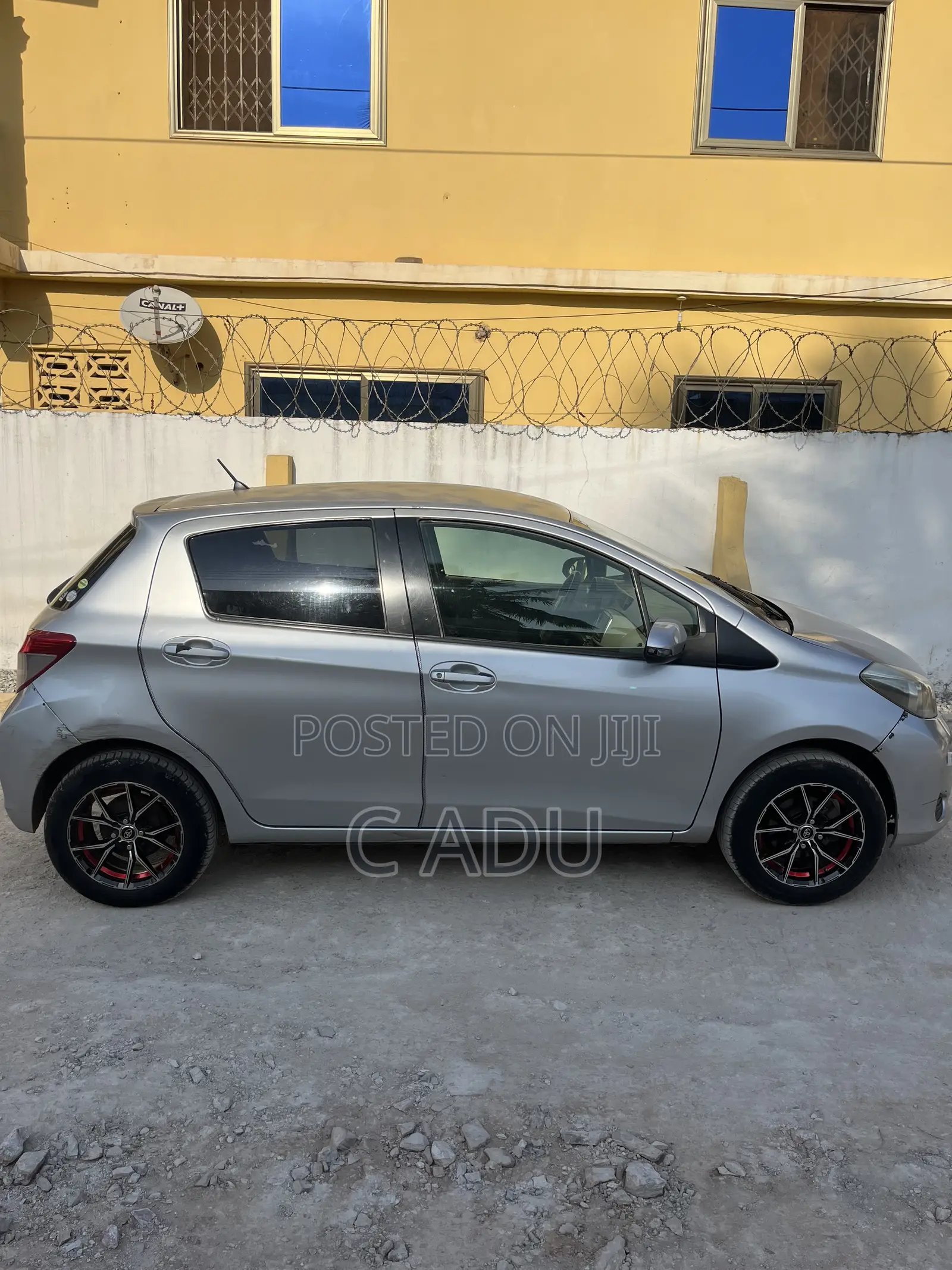 Toyota Vitz 1.3 FWD 5dr 2012 Silver