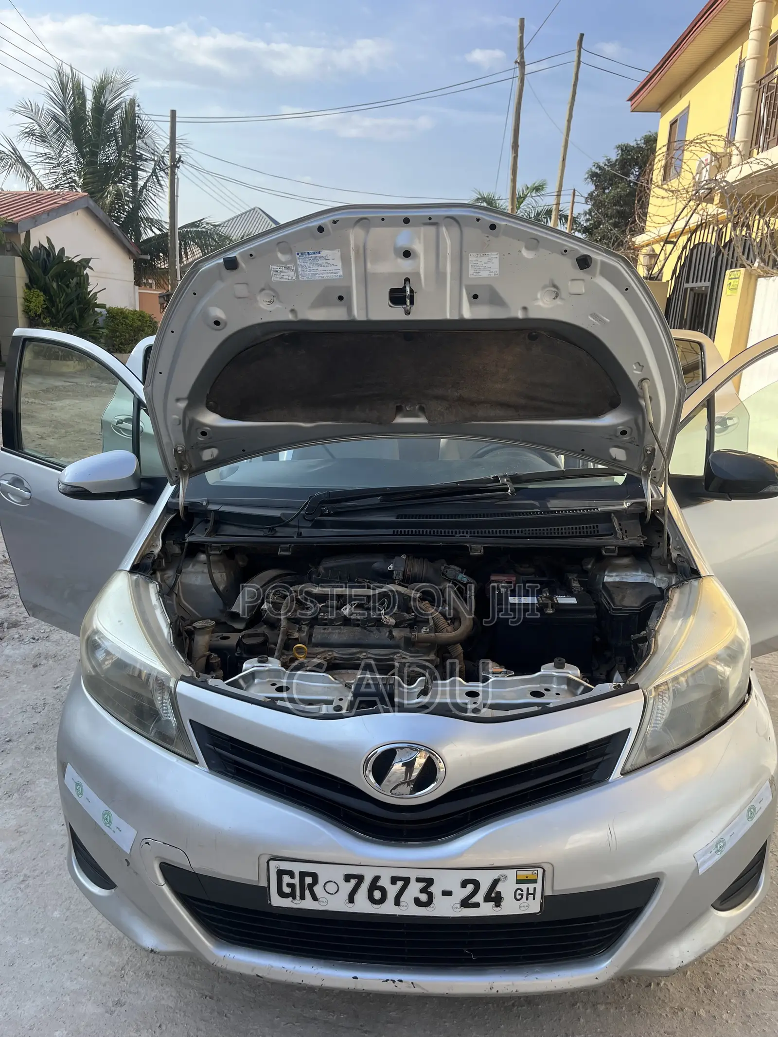 Toyota Vitz 1.3 FWD 5dr 2012 Silver