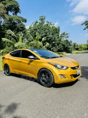 Hyundai Elantra GLS Sedan FWD (1.8L 4cyl 6A) 2013 Gold
