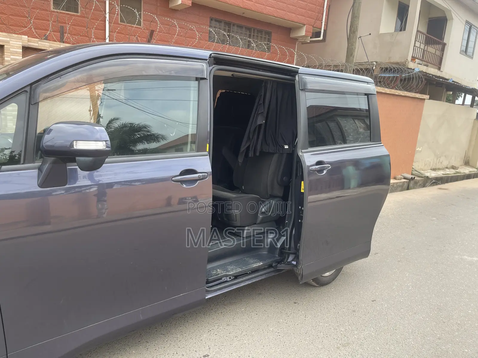 Toyota Voxy 2010 Purple