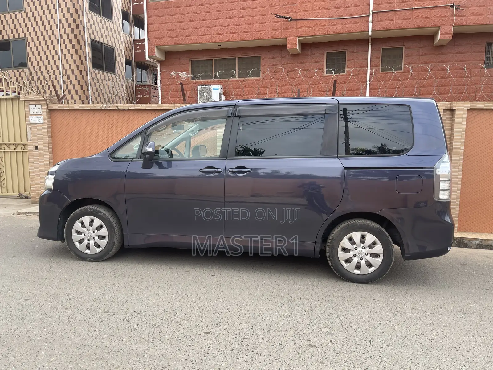 Toyota Voxy 2010 Purple