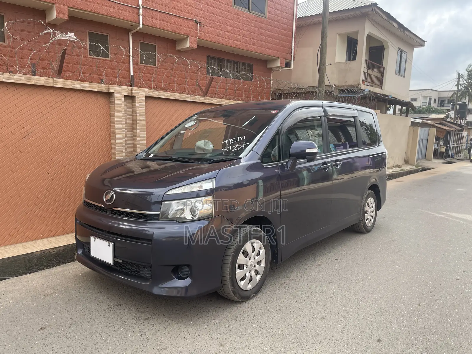 Toyota Voxy 2010 Purple