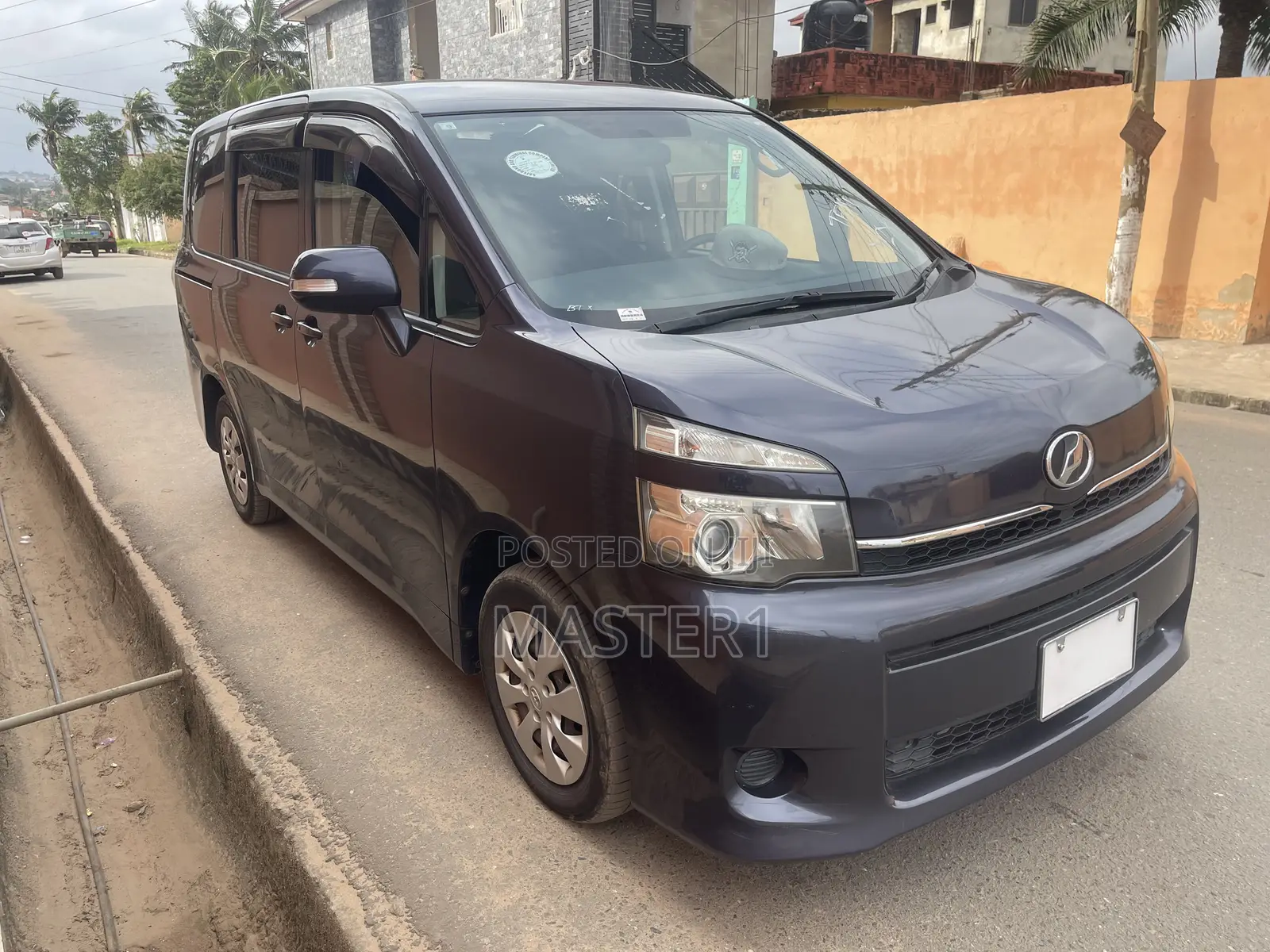 Toyota Voxy 2010 Purple