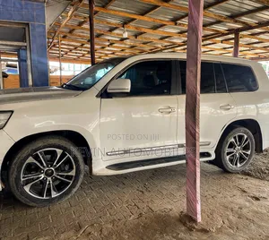 Toyota Land Cruiser 2014 White