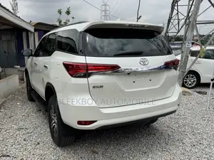 Toyota Fortuner 2.7 AWD 2019 White