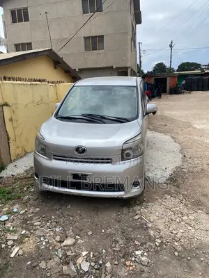 Toyota Voxy X 2WD 7-Seater 2011 Silver