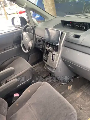 Toyota Voxy X 2WD 7-Seater 2011 Silver