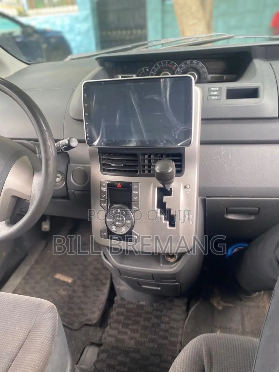 Toyota Voxy X 2WD 7-Seater 2011 Silver