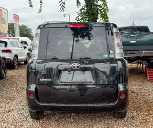 Toyota Sienta 1.5 AWD 2012 Black