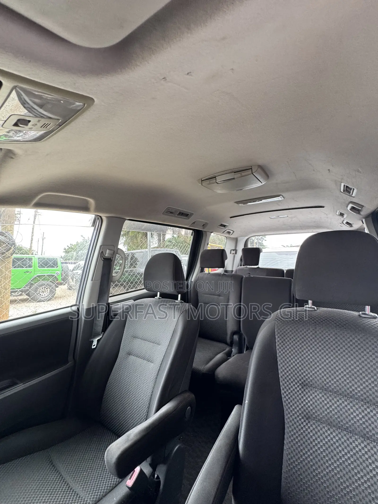 Toyota Noah 2.0 143hp AWD (8 Seater) 2012 Gray