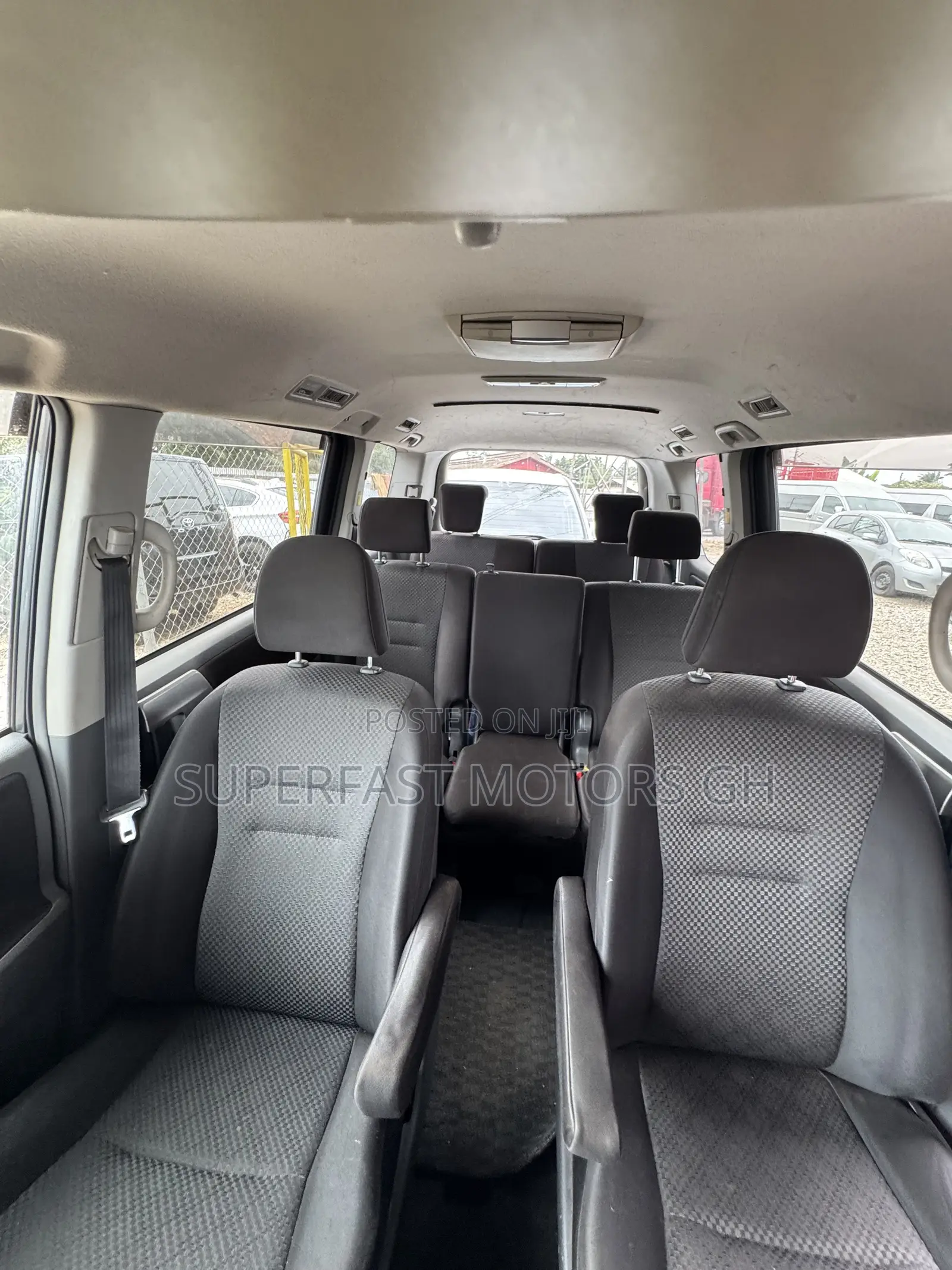 Toyota Noah 2.0 143hp AWD (8 Seater) 2012 Gray