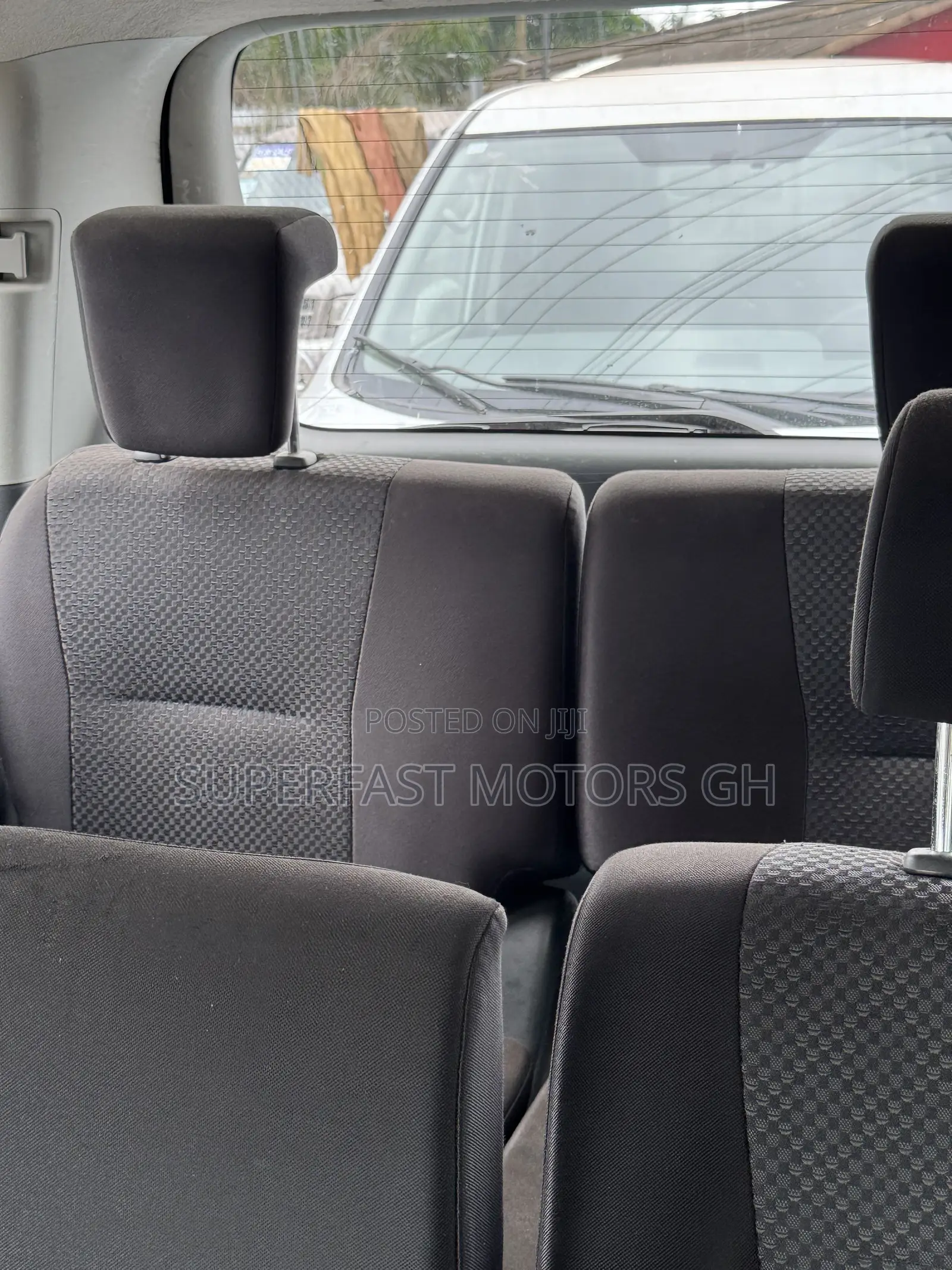 Toyota Noah 2.0 143hp AWD (8 Seater) 2012 Gray