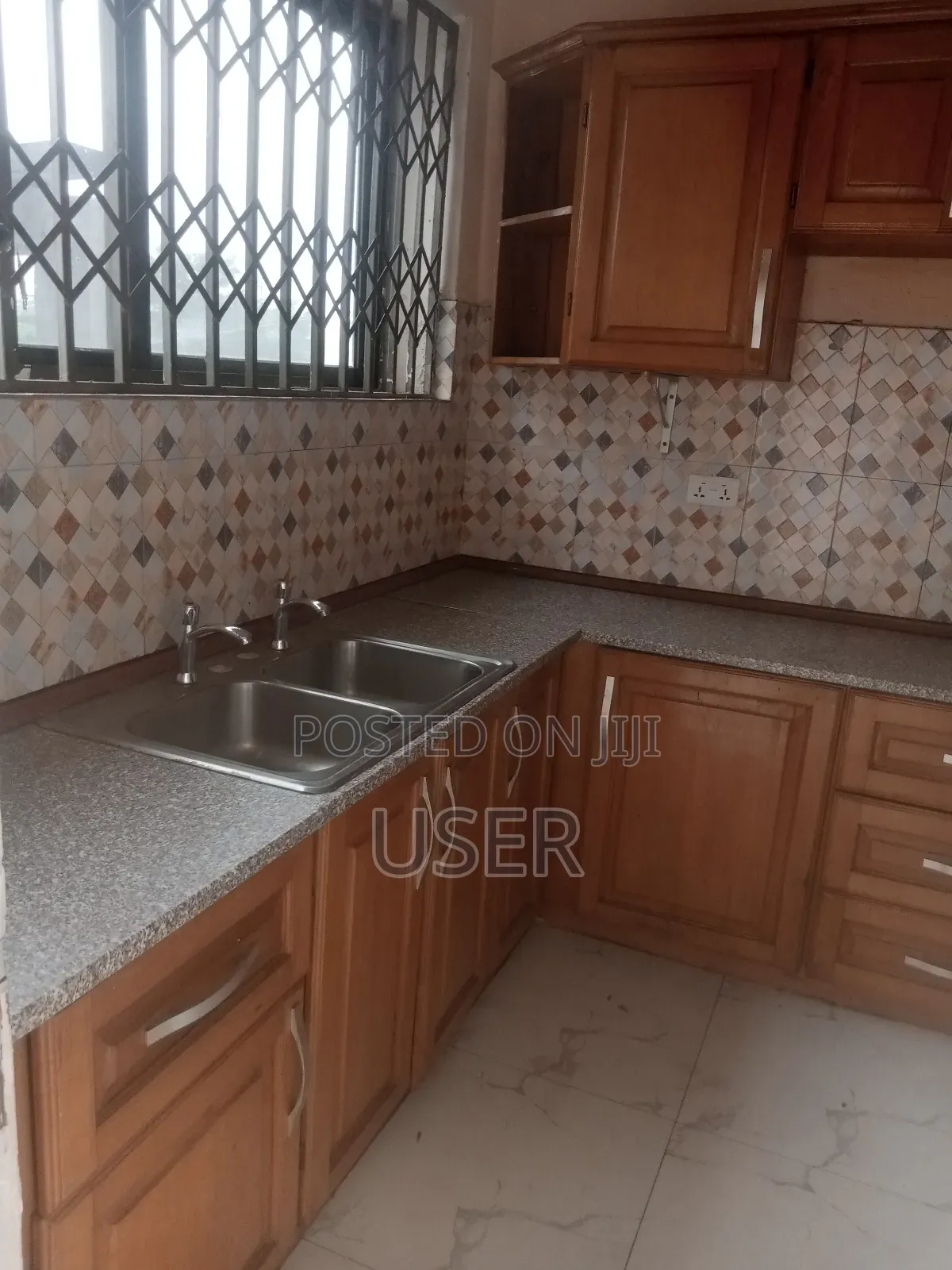 3bdrm Apartment in Owner, North Ridge for rent