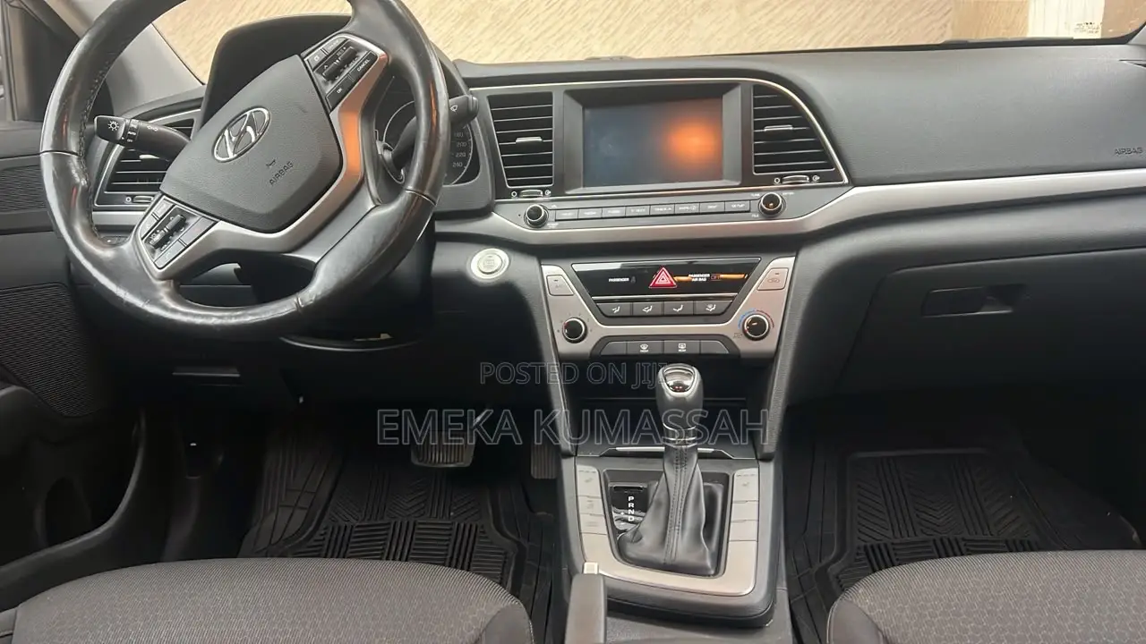 Hyundai Elantra Value Edition Sedan FWD (2.0L 4cyl 6A) 2017 Gray