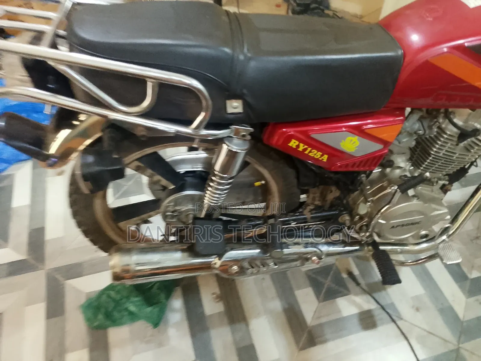 New Royal RY125 2025 Red