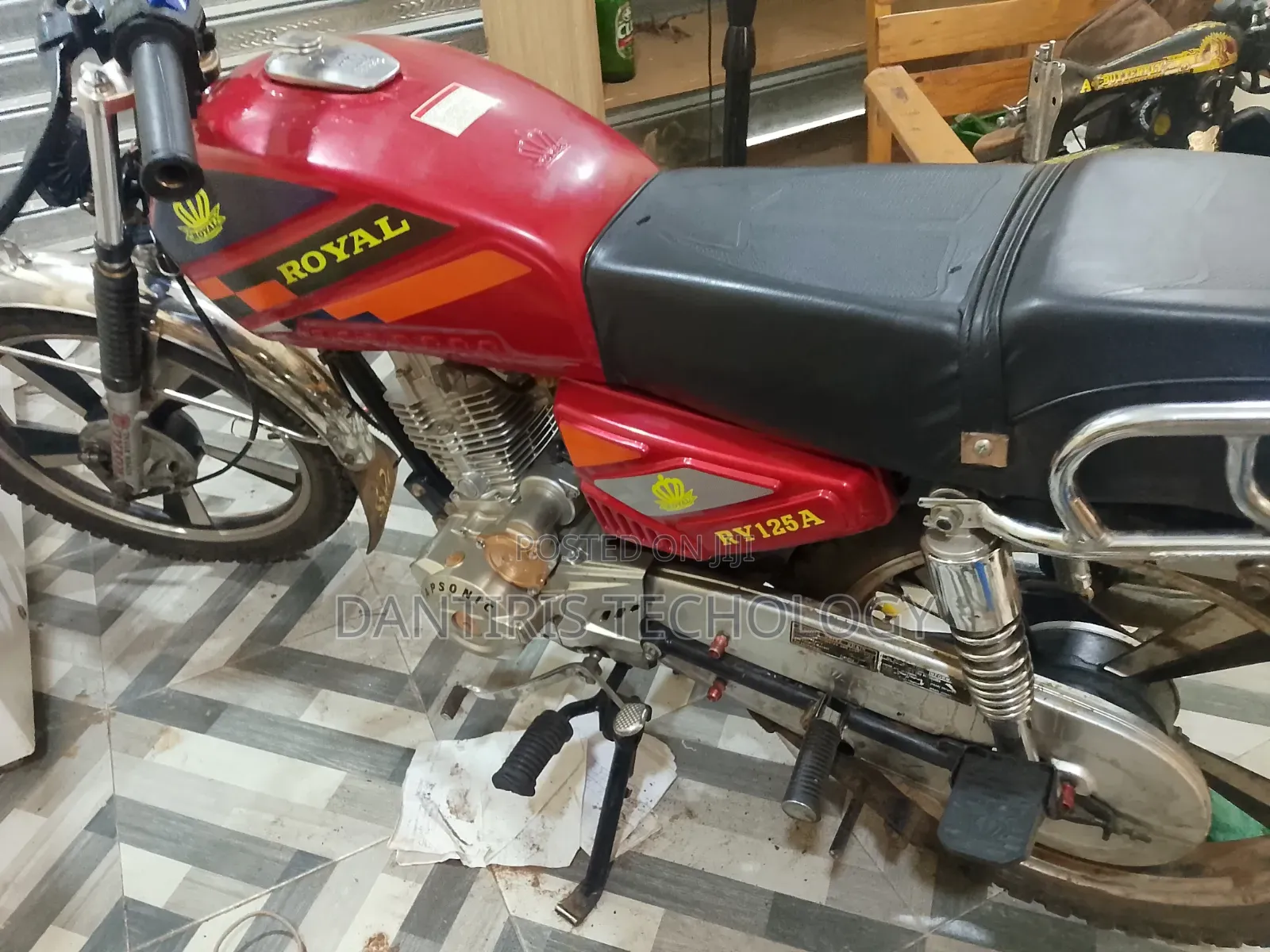 New Royal RY125 2025 Red