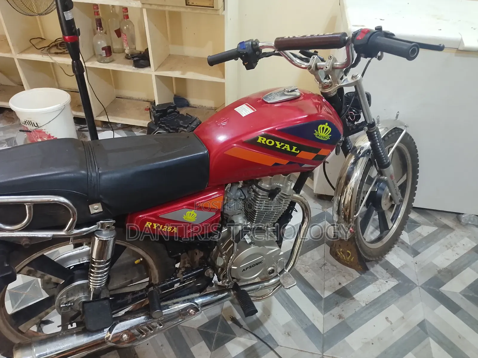 New Royal RY125 2025 Red