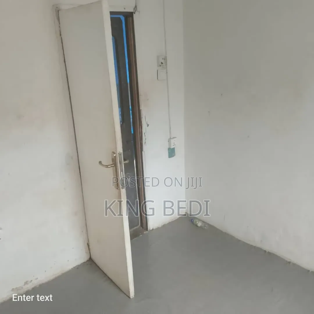 1bdrm House in King'S Properties, Madina for rent