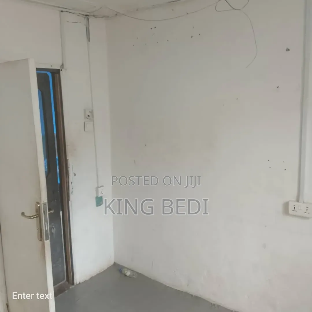 1bdrm House in King'S Properties, Madina for rent