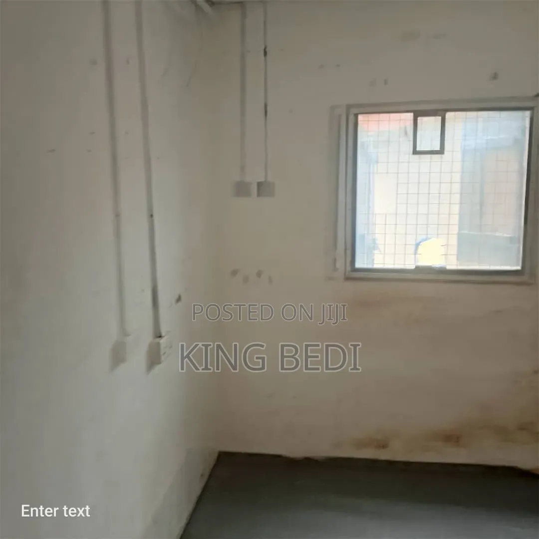 1bdrm House in King'S Properties, Madina for rent