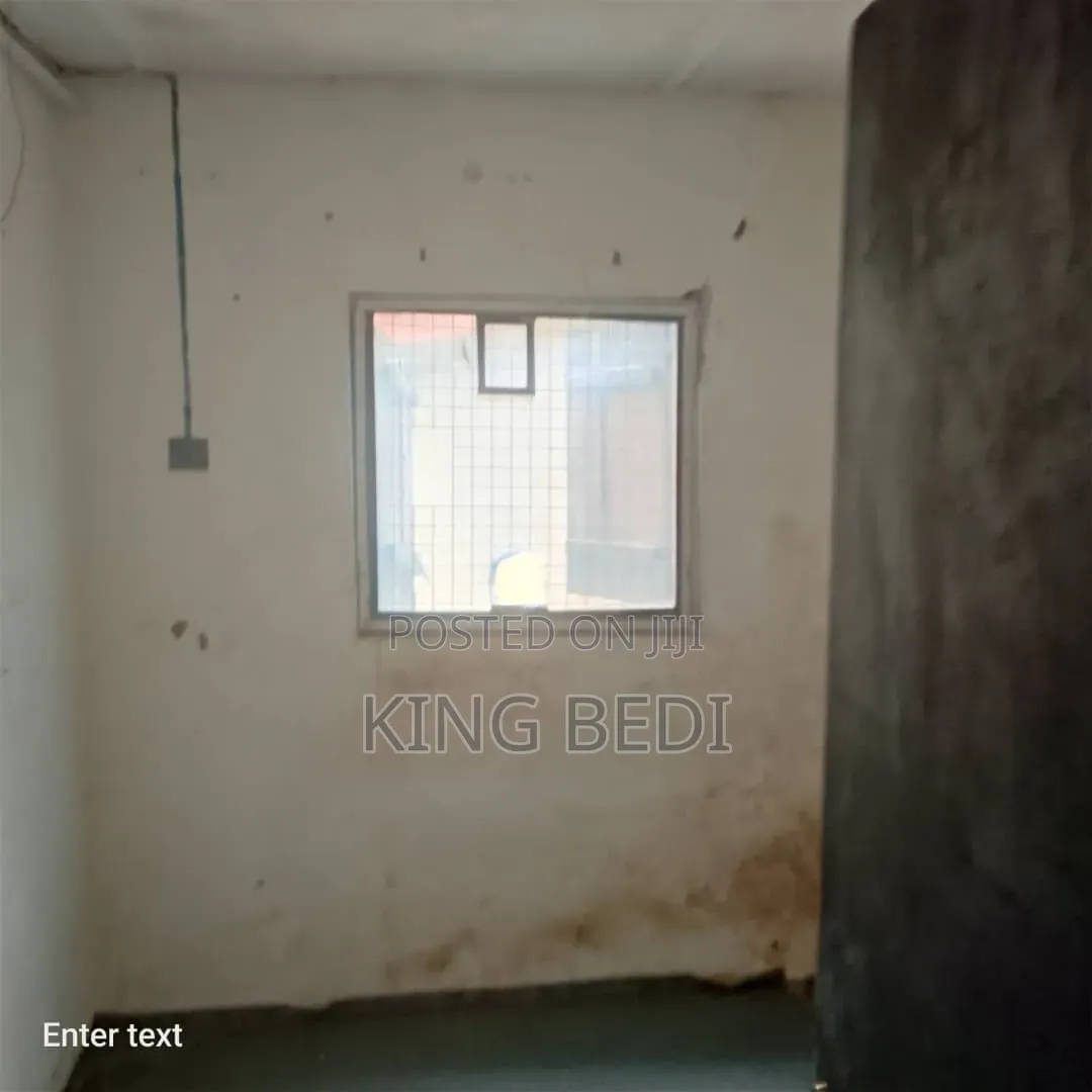 1bdrm House in King'S Properties, Madina for rent