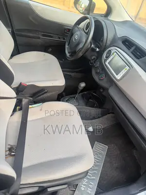 Toyota Vitz 1.3 AWD 5dr 2012 Silver