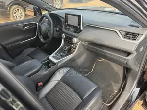 Toyota RAV4 XLE FWD 2020 Black