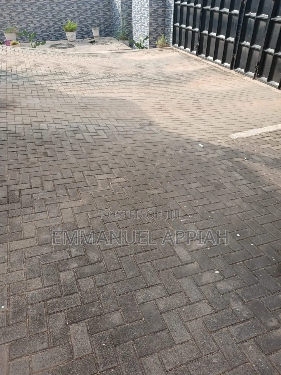 4bdrm Apartment in Awoshei, Awoshie for rent