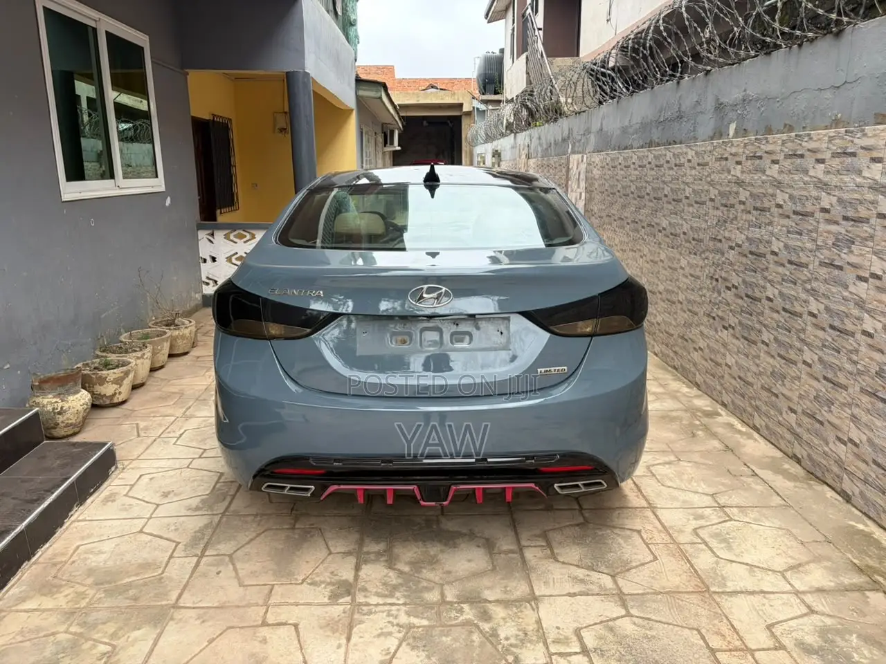 Hyundai Elantra Limited Sedan FWD (1.8L 4cyl 6A) 2013