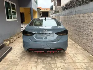 Hyundai Elantra Limited Sedan FWD (1.8L 4cyl 6A) 2013