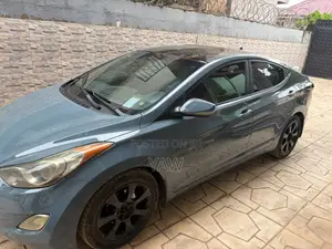 Hyundai Elantra Limited Sedan FWD (1.8L 4cyl 6A) 2013