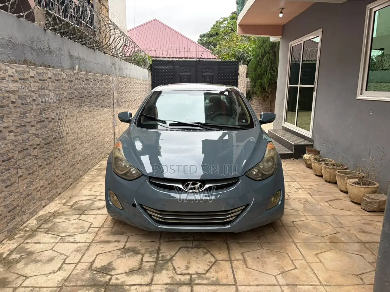 Hyundai Elantra Limited Sedan FWD (1.8L 4cyl 6A) 2013