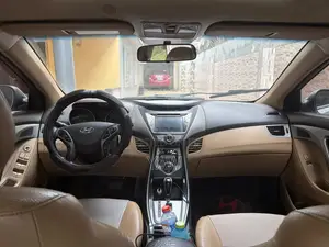 Hyundai Elantra Limited Sedan FWD (1.8L 4cyl 6A) 2013