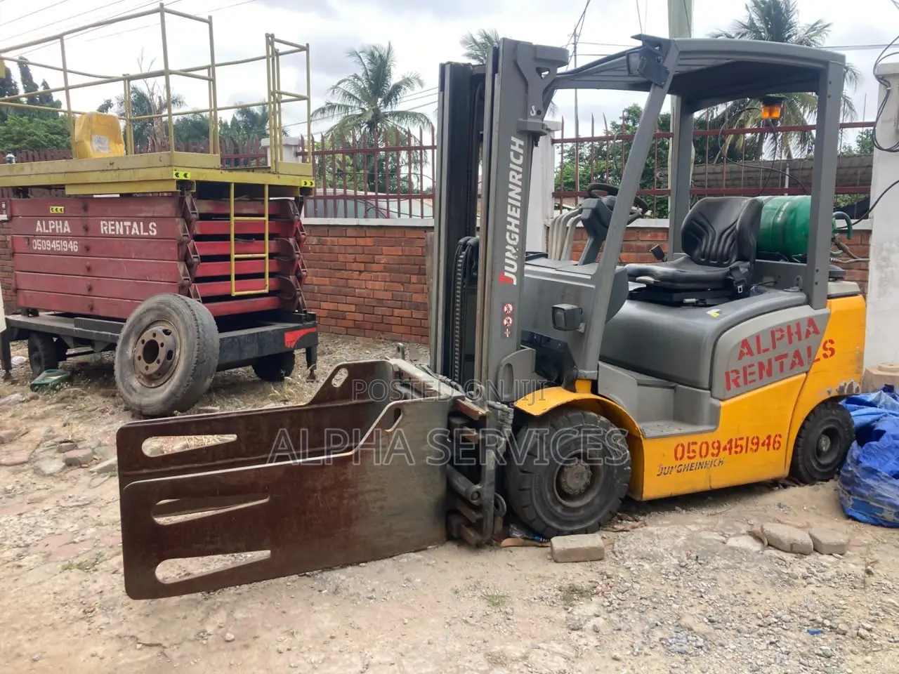 Jungheinrich Forklift With Clamp Attachment