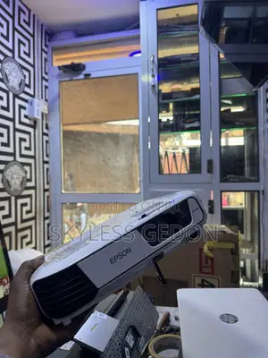 Epson Projector Eb S31 in a Good Condition Quality Display
