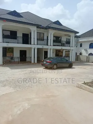 10bdrm Block of Flats in Grade 1 Estate, Kumasi Metropolitan for sale